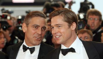 George Clooney, reacție savuroasă după ce a aflat că Brad Pitt l-a numit “cel mai frumos bărbat din lume”