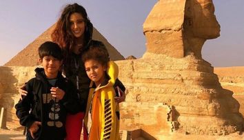 Claudia Pavel, Revelion în stil oriental. Cântăreața și fiul ei se află într-o vacanță în Egipt