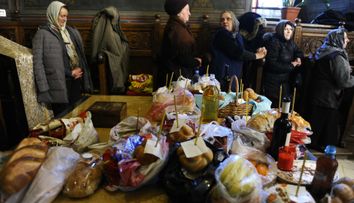 Când sunt Moșii de iarnă în 2025 și când începe Postul Paștelui. Tradiții și obiceiuri. Ce se dă de pomană în Sâmbăta Morților