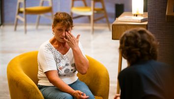 Șef sub acoperire, 31 octombrie. Momentul emoționant în care menajera Elena primește atât un voucher în valoare de 1.800 de euro, cât și suma de 1.000 de euro! Angajata a izbucnit în lacrimi: „E prea mult!”