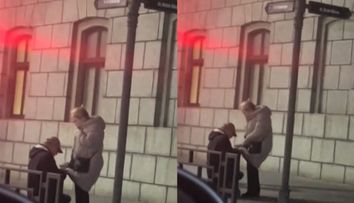 Imagini înduioșătoare surprinse pe o stradă din Iași. Un bătrânel a fost filmat în timp ce se pune în genunchi și închide fermoarul soției:„Şi tu încă aştepţi ca...”