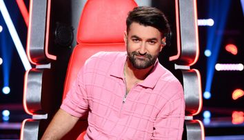 Surpriză pentru Smiley de ziua lui. Pavel Bartoș a întrerupt concertul de la Nibiru pentru un moment special