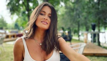 Raluka, apariție îndrăzneață într-o ținută cu inserții transparente. Reacția fanilor: „O femeie perfectă”