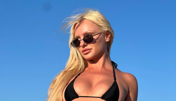 Alexandra Stan a aprins din nou imaginația fanilor. Cântăreața a apărut într-un costum de baie minuscul: 