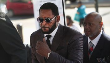 Starul R&B R. Kelly, găsit vinovat pentru abuz sexual și relații intime cu minori