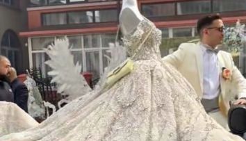 O nuntă cu mare alai a blocat circulația în Buzescu, Teleorman. S-a deschis dosar penal, iar nuntașii au primit amenzi VIDEO