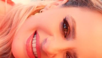 Artista Cleo a lansat videoclipul piesei “Come Along”