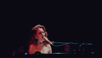 Leyah prezintă „Unplugged Stories”, un eveniment cu muzică cinematic pop și conversații despre (de)conectare și prezență