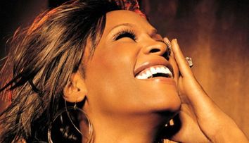 Gafa de proportii la CNN. Whitney Houston, <span style=