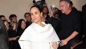 Meghan Markle, din nou în lumina reflectoarelor! Soția prințului Harry, apariție surpriză la Paris Fashion Week într-o ținută atipică