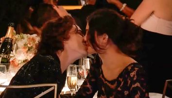 Cel mai viral moment de la Globurile de Aur, descifrat! Ce și-au spus, în realitate, Kylie Jenner și Timothée Chalamet înainte să se sărute