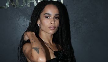 Fiica lui Lenny Kravitz, Zoe, a pozat dezbrăcată, cu dedicație pentru Donald Trump