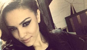 Uite ce tatuaje si-a facut Carmen Simionescu! Cel de-al doilea single, S.O.S, a facut peste 2 milioane de vizualizari