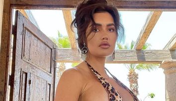 Cassandra Sienega, o nouă apariție fierbinte. Modelul cu cei mai mici bikini din lume a atras, din nou, toate privirile