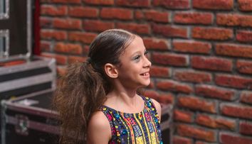 Românii au talent, 4 aprilie 2025. Amelie Chiriacescu, la zece ani, a prezentat un moment spectaculos de acro-dance, dar a fost și extrem de simpatică: 