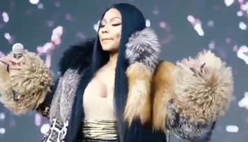 Nu are silueta de model, dar toti au ramas fara cuvinte cand a aparut asa. Cat de sexy s-a pozat Nicki Minaj