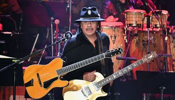 Chitaristul Carlos Santana a leșinat pe scenă, în timpul unui concert