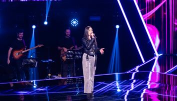 Vocea României, 27 septembrie. Alecsia Chirodea, coafeza de la Vocea României, moment spectaculos pe scenă! Concurenta a întors toate cele patru scaune și i-a uimit pe antrenori cu talentul ei: „Ai cântat angelic!”