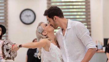 Azi, Andreea Bălan face nunta și botezul! Vezi ce frumoasă e în rochia de mireasă