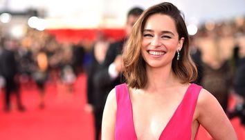 În Urzeala tronurilor i-a subordonat pe toți. În fața cui a îngenuncheat Emilia Clarke