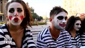 Dorian Popa si Ruby s-a costumat in mimi si au sustinut reprezentatii in plina strada. Nimeni nu i-a recunoscut