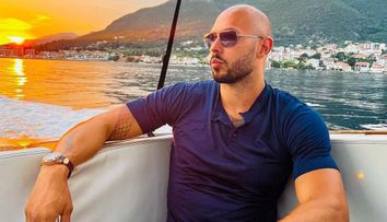 Andrew Tate susține că este victima unei înscenări! Ce a postat milionarul din arest