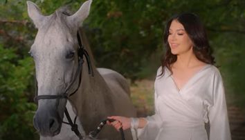 De ziua ei, Cleopatra Stratan a lansat piesa „În dreapta mea”. Cum sărbătorește artista la 20 de ani