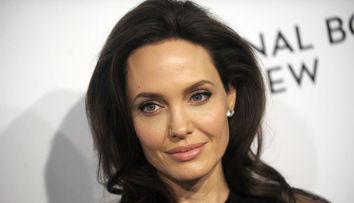 În plin război, Angelina Jolie a ajuns în Ucraina, unde a fost surprinsă de alarma antiaeriană din Liov