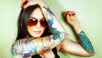 O simpla distractie la plaja i-a schimbat complet viata acestei tinere. Ce a patit dupa ce si-a facut un tatuaj temporar