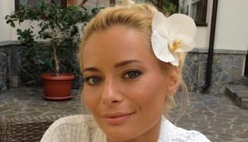 Laura Cosoi, intr-o tinuta care a lasat totul la vedere. Cum arata cu adevarat trupul vedetei