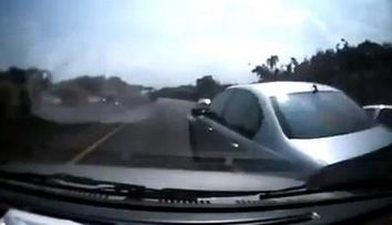 Moartea vine cu BMW-ul! Accident GROAZNIC filmat chiar din masina! VIDEO