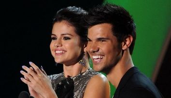 Selena Gomez, pe vremea cand era iubita lui Taylor Lautner. Cum aratau impreuna cantareata si starul din 