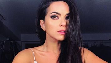 Inna, portretul de familie care a topit inimile fanilor. Artista si bunica sa au facut senzatie pe internet