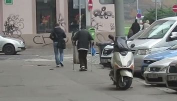 Un cersetor i-a inapoiat portofelul unui trecator. Ce s-a intamplat apoi e cu adevarat uimitor