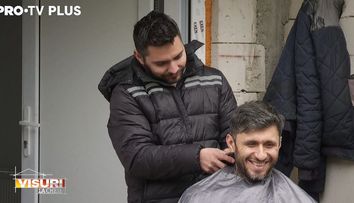 Dragoș Bucur se lasă tuns de unul dintre participanții Visuri la cheie