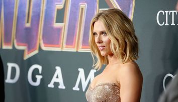 Puțini au recunoscut-o când au văzut-o așa. Scarlett Johanson, apariție incognito la cumpărături