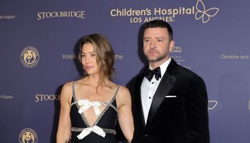 Jessica Biel trăiește separat de Justin Timberlake, în timp ce artistul îi cere iertare în genunchi