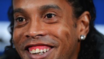 Ronaldinho nu mai arata asa acum! Cat de schimbat este 