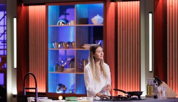 MasterChef 2024, 16 septembrie. Teodora Mureșan, terapeuta specializată în hipnoză, a venit la MasterChef pentru a-i fascina pe Chefi cu talentul ei culinar. Reacția lui Chef Sorin Bontea, când a auzit cu ce se ocupă: „Dă-mi toți banii!”