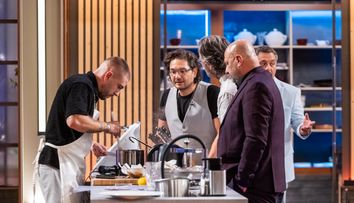 Cea mai dificilă probă de la MasterChef România! Concurenții trebuie să imite rețeta gătită de Chef Carlo Cracco. Cum se descurcă