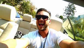 Dorian Popa, alaturi de o domnisoara misterioasa si extrem de sexy. Fanii au vrut imediat sa afle detalii: