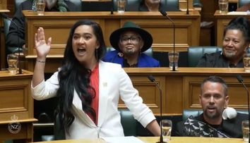 Hana-Rawhiti Maipi-Clarke, cea mai tânără membră a parlamentului din Noua Zeelandă, virală pe TikTok. Ce a făcut la primul său discurs oficial