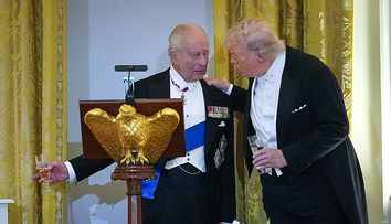 Reacția amuzantă a regelui Charles când Donald Trump l-a întrebat, în glumă: ”Ești beat?”