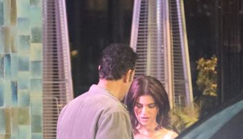 La doar câteva luni după divorțul care a șocat Hollywoodul, celebrul actor a fost surprins de paparazzi când flirta cu o influenceriță care are jumătate din vârsta lui