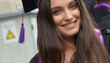 Cum trăiește un student român în Anglia: Alexia Eram, fiica Andreei Esca, și-a filmat camera de cămin