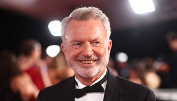 Sam Neill s-a vindecat de cancer, după ce chimioterapia nu a mai funcționat. Ce tratament a urmat actorul din ”Jurassic Park”: ”Ceva extraordinar”