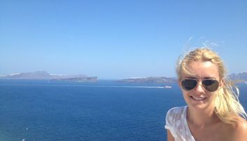 Diana Dumitrescu, vacanta alaturi de prieteni in Santorini. FOTO