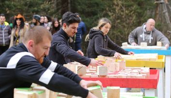 O fată și 3 băieți se duelează pentru un loc în semifinală. Cine rămâne în concurs, după o proba extrem de încurcată
