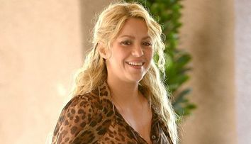 Shakira, indrazneata intr-o bluza transparenta cu vedere la abdomenul ei incredibil de plat. Cat de bine arata vedeta la 3 luni dupa nastere