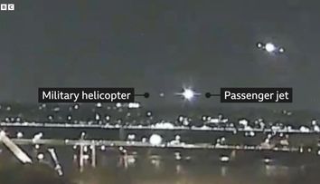 Reacția Pentagonului după ce un elicopter al armatei americane s-a ciocnit cu un avion de pasageri. La bord se aflau peste 60 de oameni, printre care mai mulți patinatori ruși